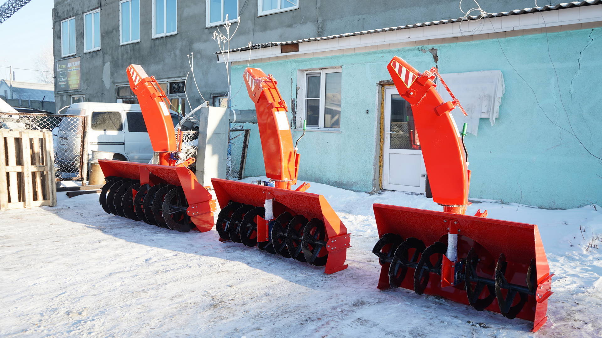 Шнекороторный снегоочиститель в работе